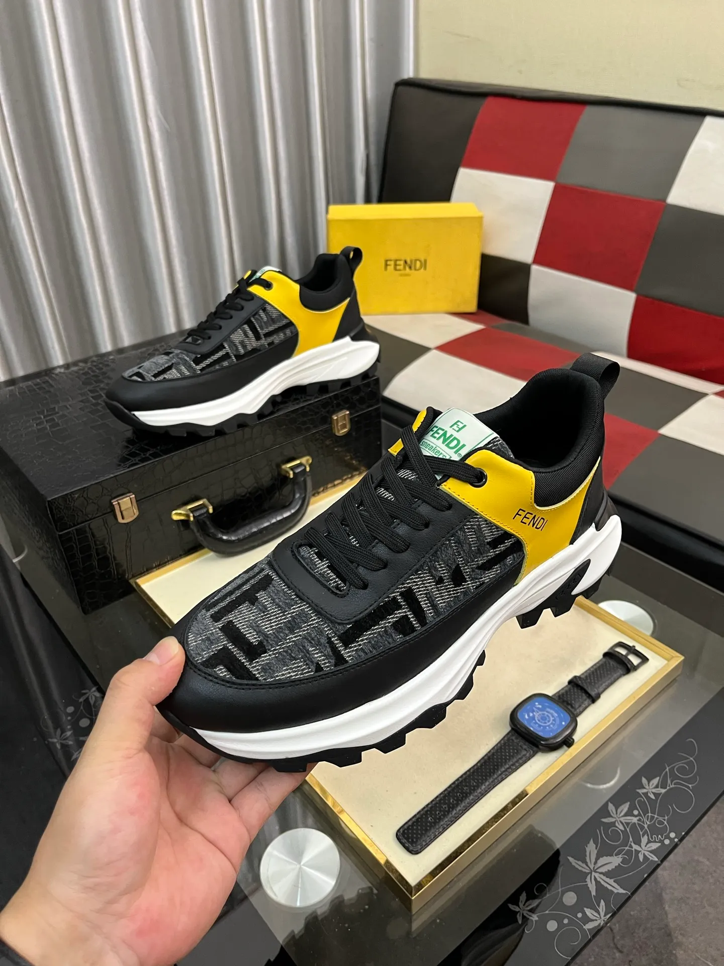 Men's Men's Shoes💰458⌚️⌚️[FENDI] Fendi's classic and comfortable men's, this complex sneaker is made of soft calfskin➕genuine leather lining➕original ultra-light rubber material with rough outsole. This unique light style is suitable for the casual and refined sensibility of this season. It is comfortable and natural on the feet. It is an everyday style for casual travel in autumn and winter! 38−443️⃣colors available